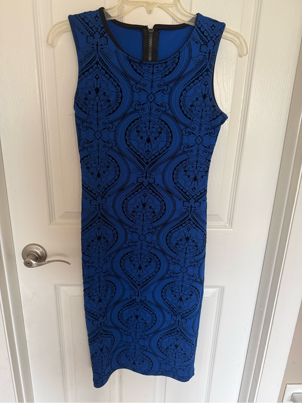 Sleeveless Blue Patterned Sheath Dress